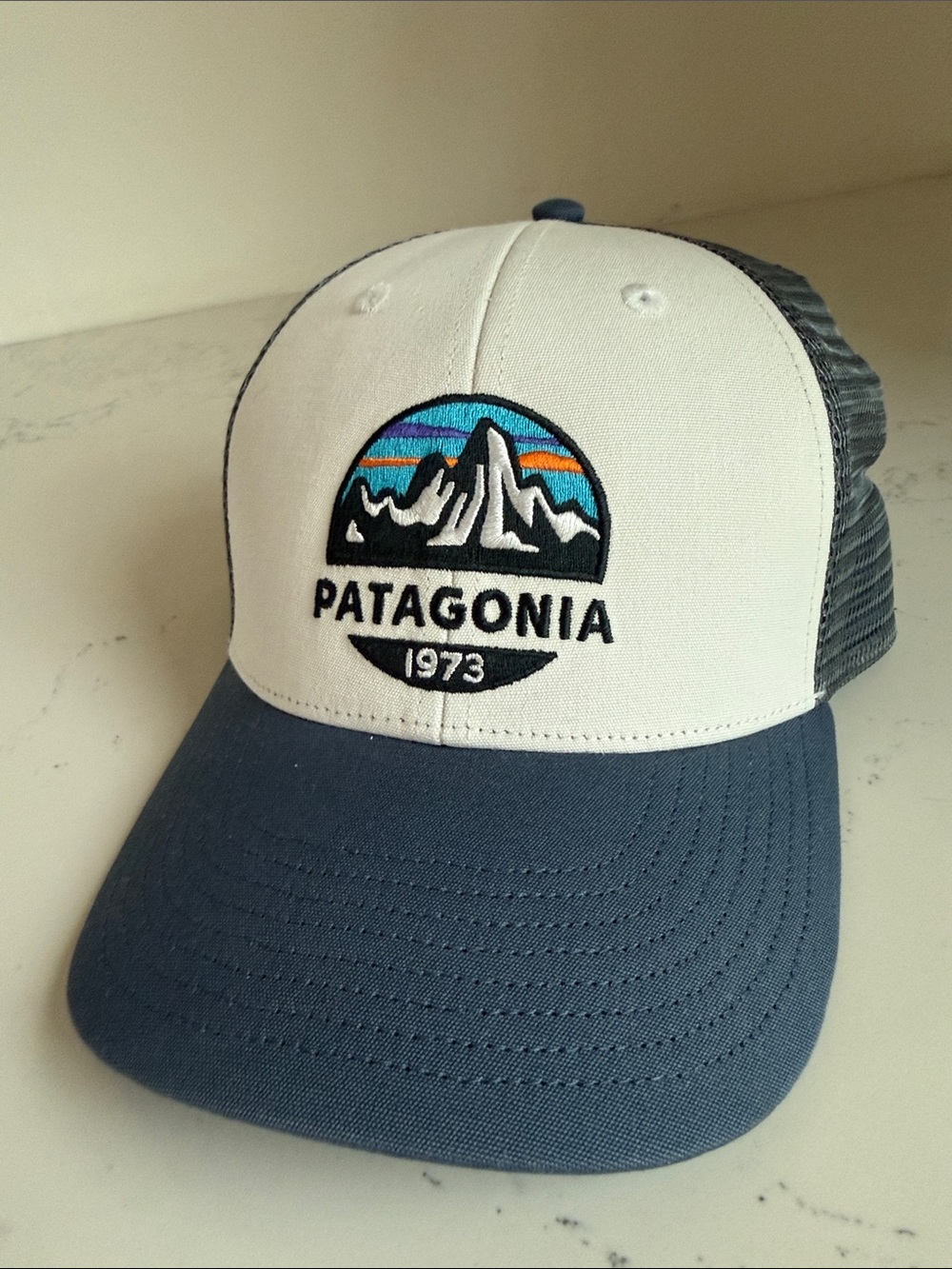 Patagonia trucker hat Mountains Blue Grey Color Mesh Adjustable - Picture 2 of 8